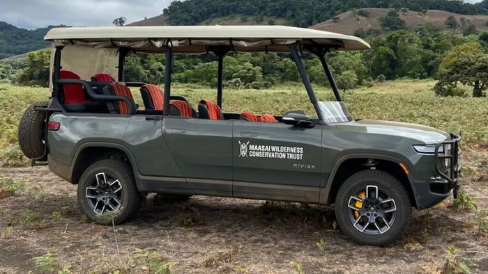 Electric safari vehicle in the field